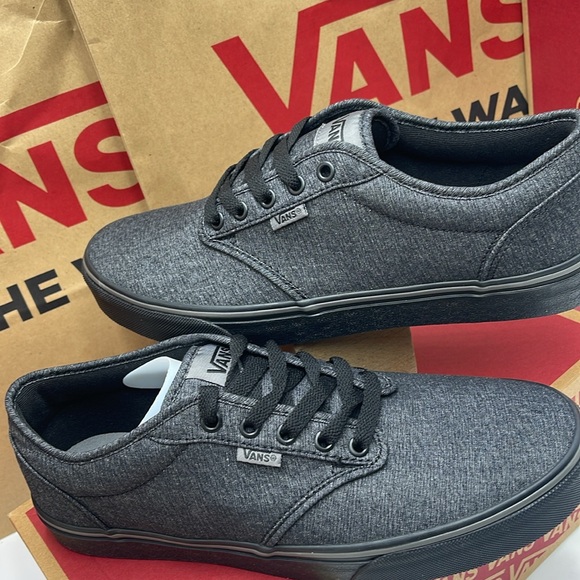 Vans WMNS Atwood
(Varsity Textile) Black/Pewter
VN0A45J9VEJ
Sneakers - Picture 9 of 16